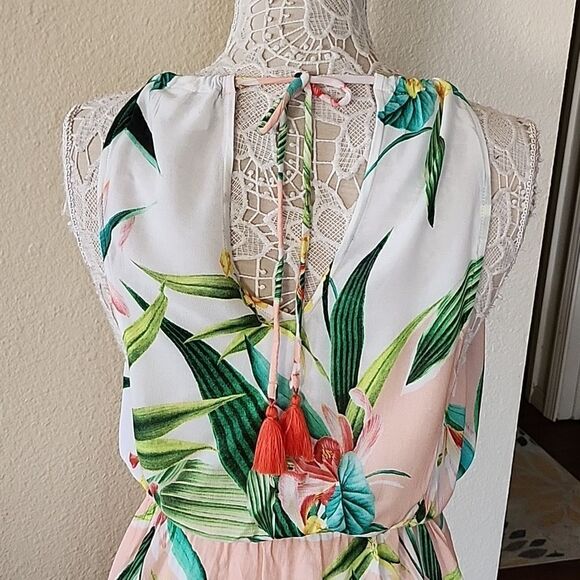 🎉Host Pick🎉 Trina Turk Coverup - Picture 3 of 7